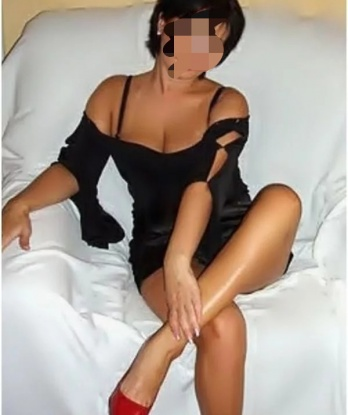 Сладкая кошечка с горячим темпераментом и шаловливыми глазками ищет состоятельного кавалера для ярких и страстных встреч. Буду нежной ласковой кошечкой или горячей и порывистой любовницей, как захочешь! 9881, 38 лет